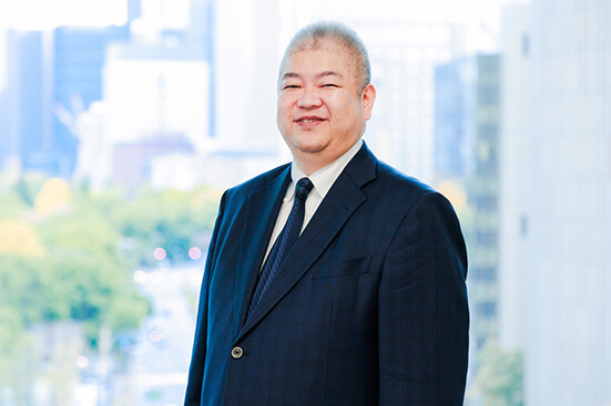 株式会社ヴァティーの代表取締役が立っている写真